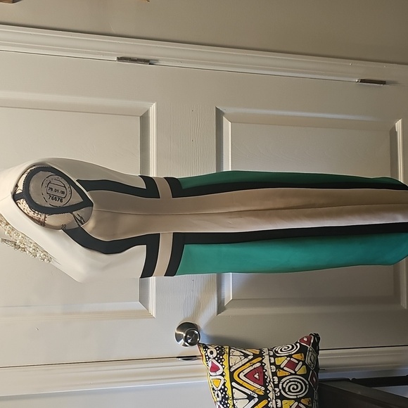 Calvin Klein Green, Cream and Black Slimming Pencil Dress, Size 4. - Picture 5 of 11